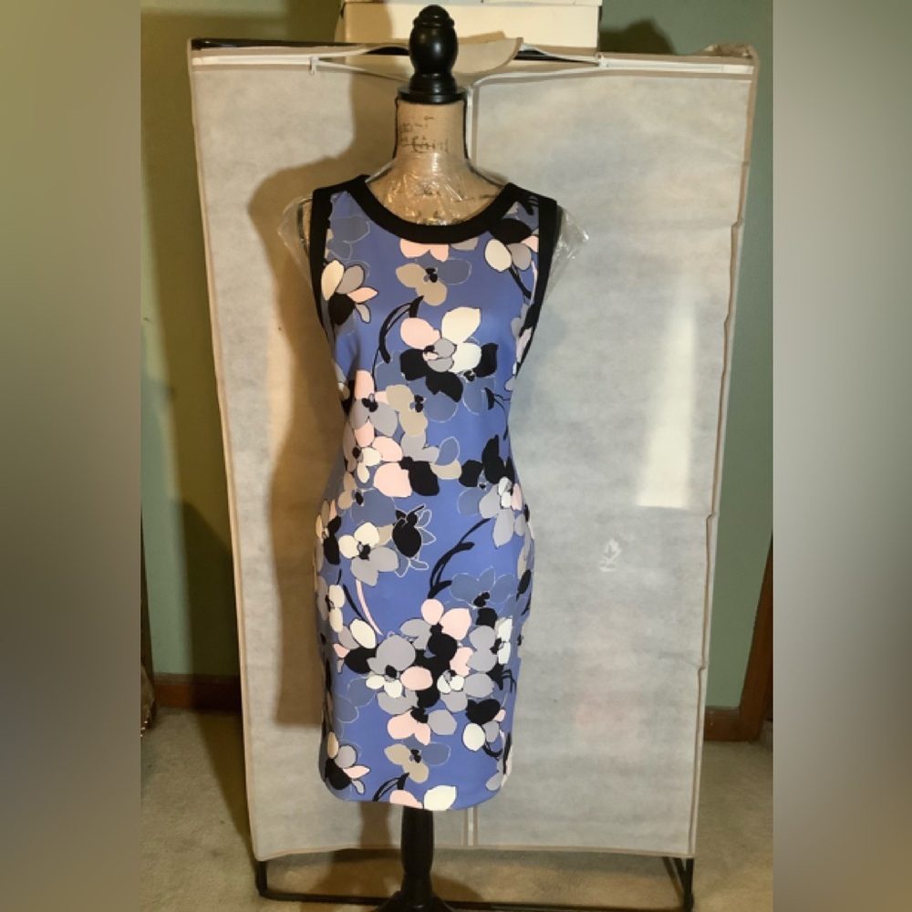 Tommy Hilfilger, Periwinkle floral sleeveless shift dress. Sz 12
